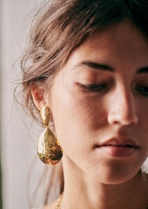 alma-earrings-gold-bf4c560ytvfr9vq3e20u.jpg