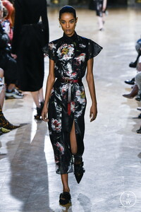 altuzarra-aw20-0010-97afd6.thumb.jpg.7f8fb92391ce544f56a0cf8a3b8c34bb.jpg