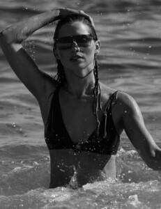 alvaro-beamud-cortes-vogue-spain-hana-jirickova-6ce9f097ce865211b856366bba57cd715_thumb.jpg