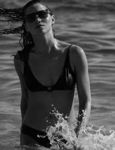 alvaro-beamud-cortes-vogue-spain-hana-jirickova-7a7f20992a82cacefe916eea2ffca8eef_thumb.jpg