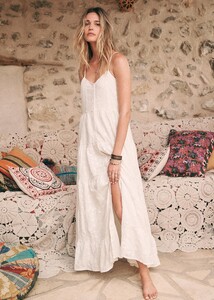 ama-dress-ecru-ulutm0usgqgpczp7azrn.jpg