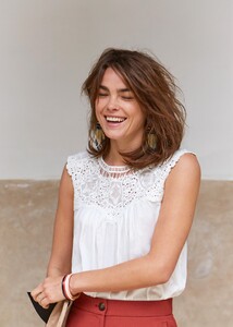 amalia-blouse-off_white-m2ohvdnlssxcg5nl6gck.jpg