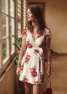 anastasia-dress-maxi_peony_print_ecru_background-jmza5perbbxdpurslp5o.jpg