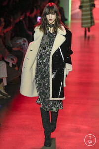 anna-sui-aw20-0014-8b0a25.thumb.jpg.01799df2c70fc23b6fd06a0ae36747cf.jpg