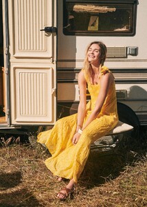 annie-dress-gold_yellow-yiwvggeakheznzpkxror.jpg