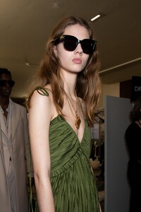 backstage-defile-amiri-automne-hiver-2020-2021-paris-coulisses-64.thumb.jpg.5fa77add69536a6cca822ec9cc49aef3.jpg