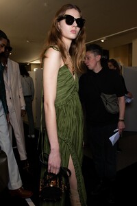 backstage-defile-amiri-automne-hiver-2020-2021-paris-coulisses-65.thumb.jpg.d5c8e714c30601f0f2f081ff4d4fb488.jpg
