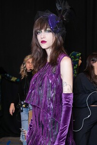 backstage-defile-anna-sui-automne-hiver-2020-2021-new-york-coulisses-56.thumb.jpg.3c54f23d11247a8b3ed89a419d74f5b6.jpg
