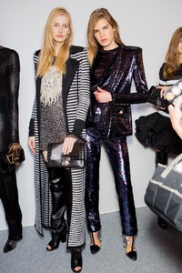 backstage-defile-balmain-printemps-ete-2018-paris-coulisses-112.thumb.jpg.403a2b6363f17d11a23982a5fc00133a.jpg
