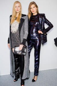 backstage-defile-balmain-printemps-ete-2018-paris-coulisses-113.thumb.jpg.c1ff3c4e5635cf631949d00c377a5d14.jpg