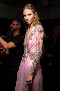 backstage-defile-blumarine-printemps-ete-2020-milan-coulisses-121.thumb.jpg.a6cfed35c1f511c942d091efd6330ce0.jpg