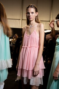 backstage-defile-blumarine-printemps-ete-2020-milan-coulisses-213.thumb.jpg.0ed9e2072d11e5d3eb8d2c867e315482.jpg