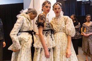backstage-defile-brock-collection-automne-hiver-2020-2021-new-york-coulisses-83.thumb.jpg.457783e5bd6885232024e114859d9e4d.jpg