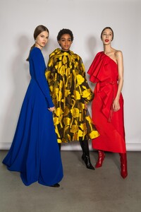 backstage-defile-carolina-herrera-automne-hiver-2020-2021-new-york-coulisses-71.thumb.jpg.ef0b0eea120018a79a5a2ec56df5e6e9.jpg