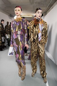 backstage-defile-dries-van-noten-automne-hiver-2020-2021-paris-coulisses-100.thumb.jpg.b7b16672e63f52496a6ffb8b86577692.jpg