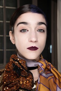 backstage-defile-dries-van-noten-automne-hiver-2020-2021-paris-coulisses-46.thumb.jpg.1f99c2d69a59617d791d259ff108fa02.jpg