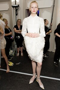 backstage-defile-emanuel-ungaro-printemps-ete-2018-paris-coulisses-114.thumb.jpg.b39a1dacbabb45e8242a174651946694.jpg