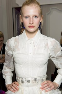 backstage-defile-emanuel-ungaro-printemps-ete-2018-paris-coulisses-117.thumb.jpg.55b897a1181d2381365bc0bc9489d76b.jpg