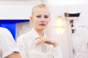 backstage-defile-emanuel-ungaro-printemps-ete-2018-paris-coulisses-30.thumb.jpg.7f99c0163da8691dabfb58a496060c5d.jpg