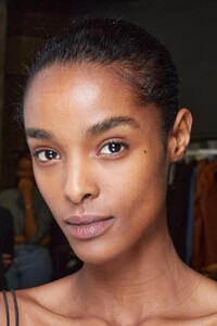 backstage-defile-gauchere-automne-hiver-2020-2021-paris-coulisses-67.thumb.jpg.e9f93aec932a7e21625333e4d4e53dac.jpg