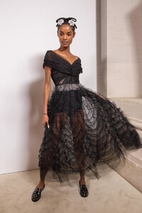 backstage-defile-giambattista-valli-automne-hiver-2020-2021-paris-coulisses-203.thumb.jpg.ddeeba8328109342c96346c2c15f1e1b.jpg