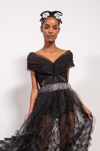 backstage-defile-giambattista-valli-automne-hiver-2020-2021-paris-coulisses-204.thumb.jpg.07f021f1bd6d229f4bc4720e7fb7cd6f.jpg