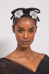 backstage-defile-giambattista-valli-automne-hiver-2020-2021-paris-coulisses-205.thumb.jpg.993bc0764be401bbe432fbf559800746.jpg