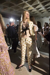 backstage-defile-giambattista-valli-printemps-ete-2018-paris-coulisses-183.thumb.jpg.b057b241eedb644fa08aac95f5dc39e4.jpg