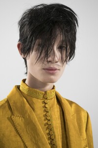 backstage-defile-haider-ackermann-printemps-ete-2019-paris-coulisses-82.thumb.jpg.e1caa8249c4cc7e36a67834bc7b15f0f.jpg