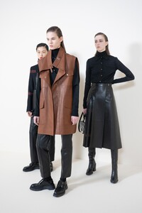 backstage-defile-hermes-automne-hiver-2020-2021-paris-coulisses-24.thumb.jpg.768122ff6237c1bd8bb8b6ebd9ba2f62.jpg