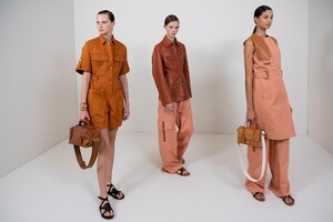 backstage-defile-hermes-printemps-ete-2020-paris-coulisses-16.thumb.jpg.38657916b3b1f1033b87118b7c889744.jpg