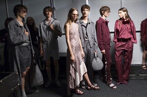 backstage-defile-hugo-boss-printemps-ete-2019-new-york-coulisses-113.thumb.jpg.d76f4732cd9861b25edeb168ef04d8d4.jpg