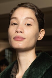 backstage-defile-issey-miyake-automne-hiver-2020-2021-paris-coulisses-62.thumb.jpg.f6a7b97ba75fc12450d57bafbe36d314.jpg