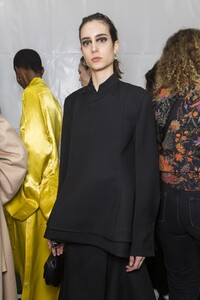 backstage-defile-jil-sander-automne-hiver-2019-2020-milan-coulisses-40.thumb.jpg.68ad72a4869a3812b77642582ba94de1.jpg