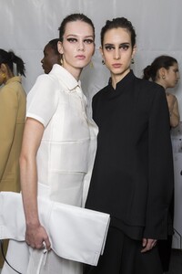 backstage-defile-jil-sander-automne-hiver-2019-2020-milan-coulisses-43.thumb.jpg.a5cfaaa012ee8c1d6d3270a7fc6201db.jpg