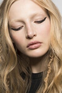 backstage-defile-jill-stuart-printemps-ete-2018-new-york-coulisses-9.thumb.jpg.d314c18a486db5629a70ebb7acfc9952.jpg