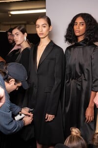 backstage-defile-jw-anderson-automne-hiver-2020-2021-londres-coulisses-99.thumb.jpg.6cffd0f5fcd3d1e7783ca4bcb39e2322.jpg