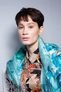 backstage-defile-leonard-paris-automne-hiver-2020-2021-paris-coulisses-12.thumb.jpg.8d9be2354a8b3f89c149beb5bda1827f.jpg