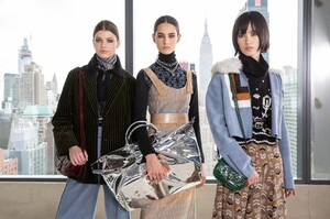 backstage-defile-longchamp-automne-hiver-2020-2021-new-york-coulisses-28.thumb.jpg.5aff0a6be50446659bb5891b98fdd30a.jpg