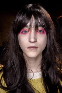 backstage-defile-matty-bovan-automne-hiver-2020-2021-londres-coulisses-72.thumb.jpg.6201360b98f63fb0a42188ee3645d526.jpg