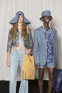 backstage-defile-michael-kors-collection-printemps-ete-2019-new-york-coulisses-61.thumb.jpg.7198299f71239b8a60dc234985715968.jpg