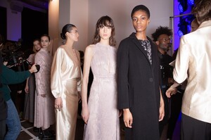 backstage-defile-noon-by-noor-automne-hiver-2020-2021-new-york-coulisses-53.thumb.jpg.5927f7c49beef51370e3e35e88bb3740.jpg