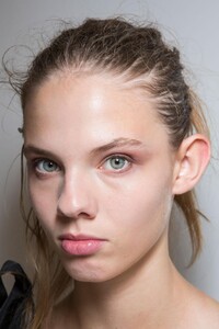 backstage-defile-olivier-theyskens-printemps-ete-2019-paris-coulisses-49.thumb.jpg.b9cc084e1e62500bc15b683734a7f0a5.jpg