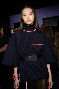 backstage-defile-prada-automne-hiver-2020-2021-milan-coulisses-147.thumb.jpg.c341c17edc152ea012604b9071074dd7.jpg