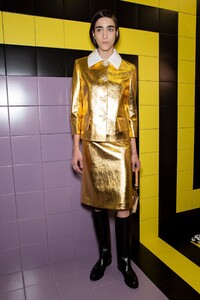 backstage-defile-prada-printemps-ete-2020-milan-coulisses-67.thumb.jpg.9918303cf304b9440d49ac3e97172082.jpg