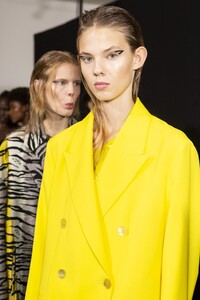 backstage-defile-rochas-printemps-ete-2019-paris-coulisses-113.thumb.jpg.48a3bc0e215ff930e7fb710eff6a56fa.jpg