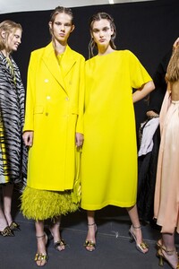 backstage-defile-rochas-printemps-ete-2019-paris-coulisses-165.thumb.jpg.8e687bda495b9fc8d1687dbc4ada4ede.jpg