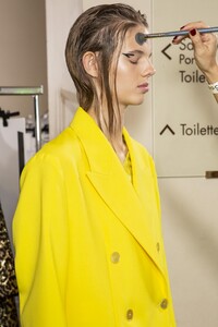 backstage-defile-rochas-printemps-ete-2019-paris-coulisses-68.thumb.jpg.0c01883b6c71bfa97122d4bff4a14f19.jpg