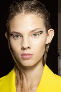 backstage-defile-rochas-printemps-ete-2019-paris-coulisses-73.thumb.jpg.c024da0dcea8fa8b985a49a34a57df3d.jpg