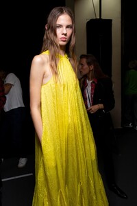 backstage-defile-rochas-printemps-ete-2020-paris-coulisses-73.thumb.jpg.d8548869b06ee2630c9ea3a29e2fbd26.jpg